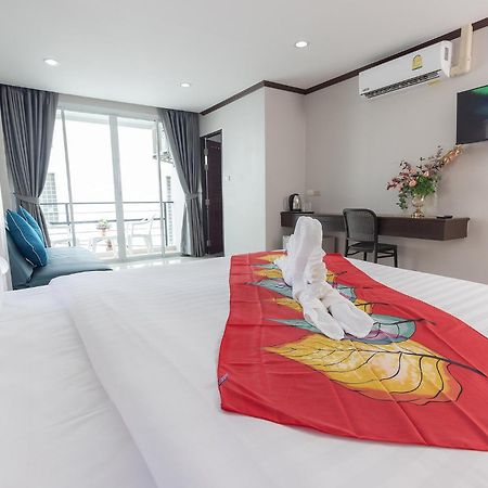 The Chic Patong Hotel Room photo