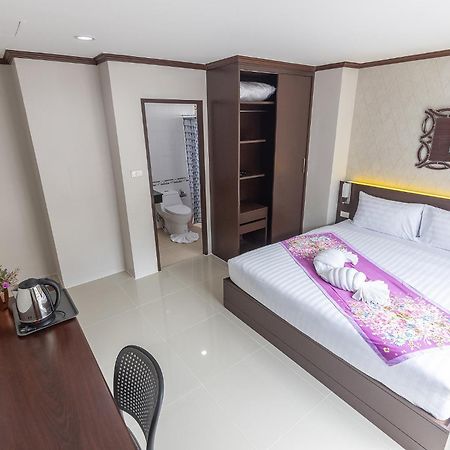 The Chic Patong Hotel Room photo