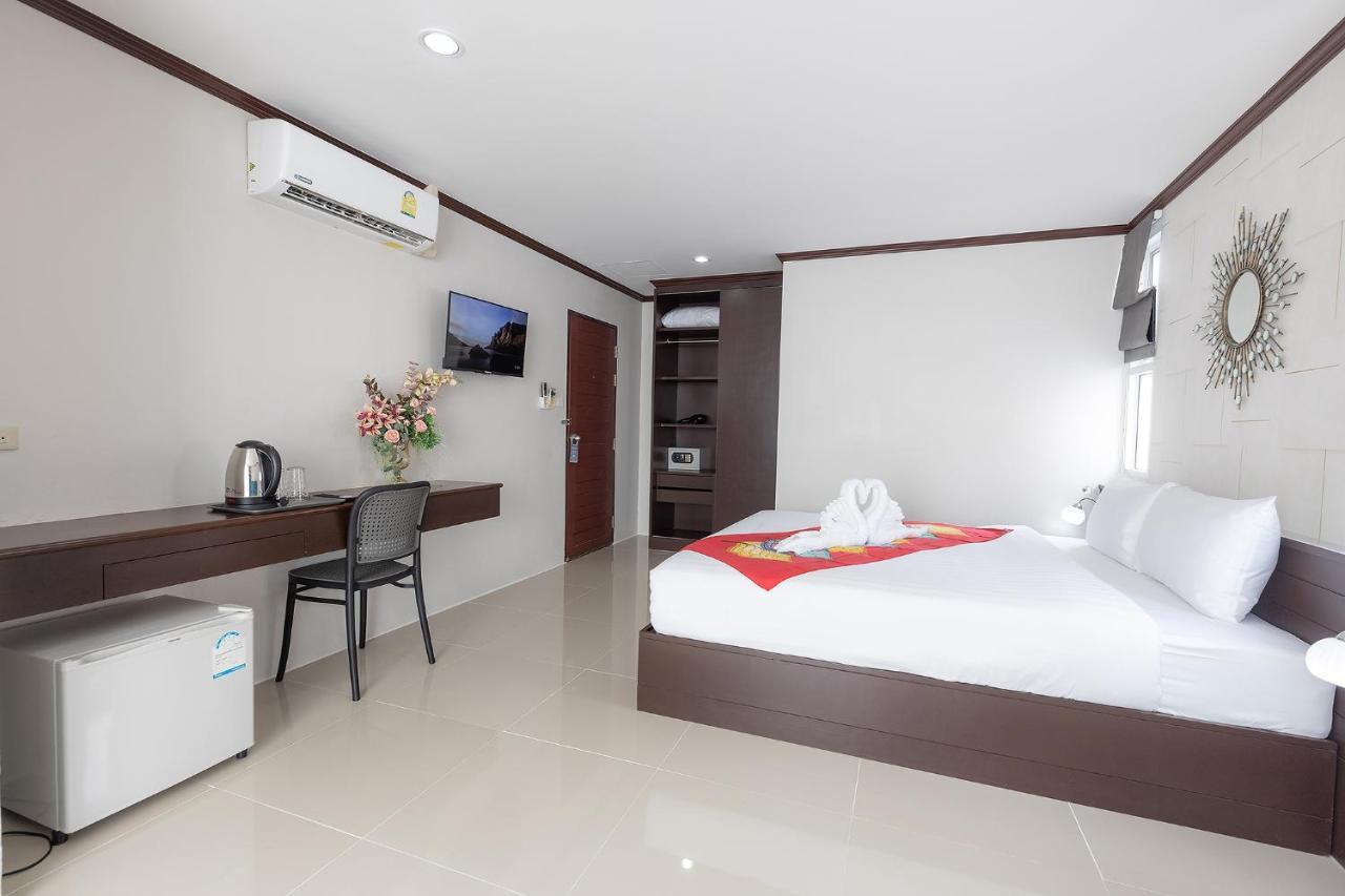 The Chic Patong Hotel Exterior photo