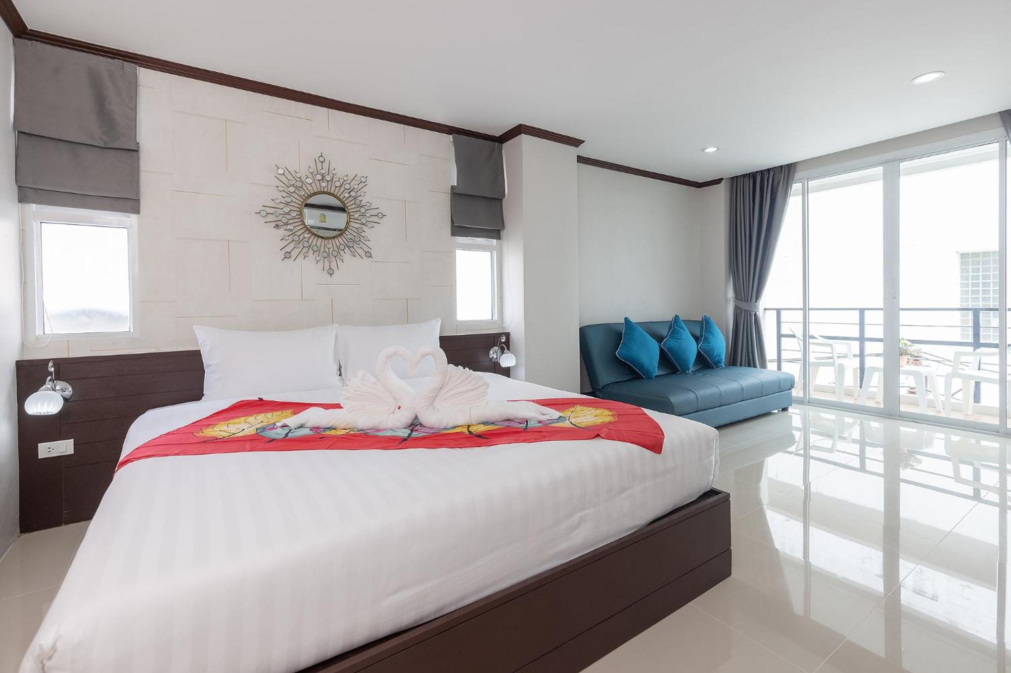 The Chic Patong Hotel Room photo