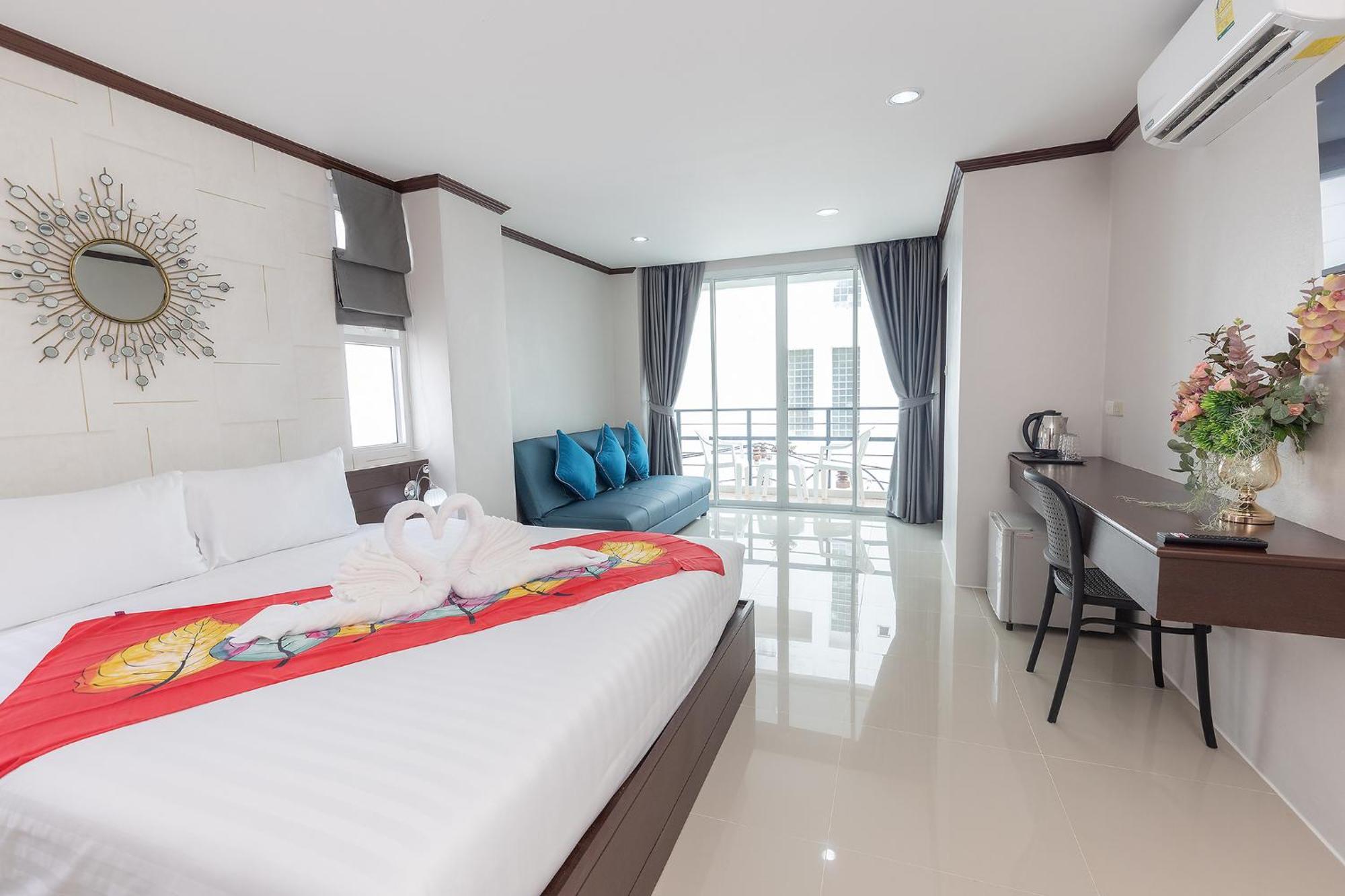 The Chic Patong Hotel Room photo