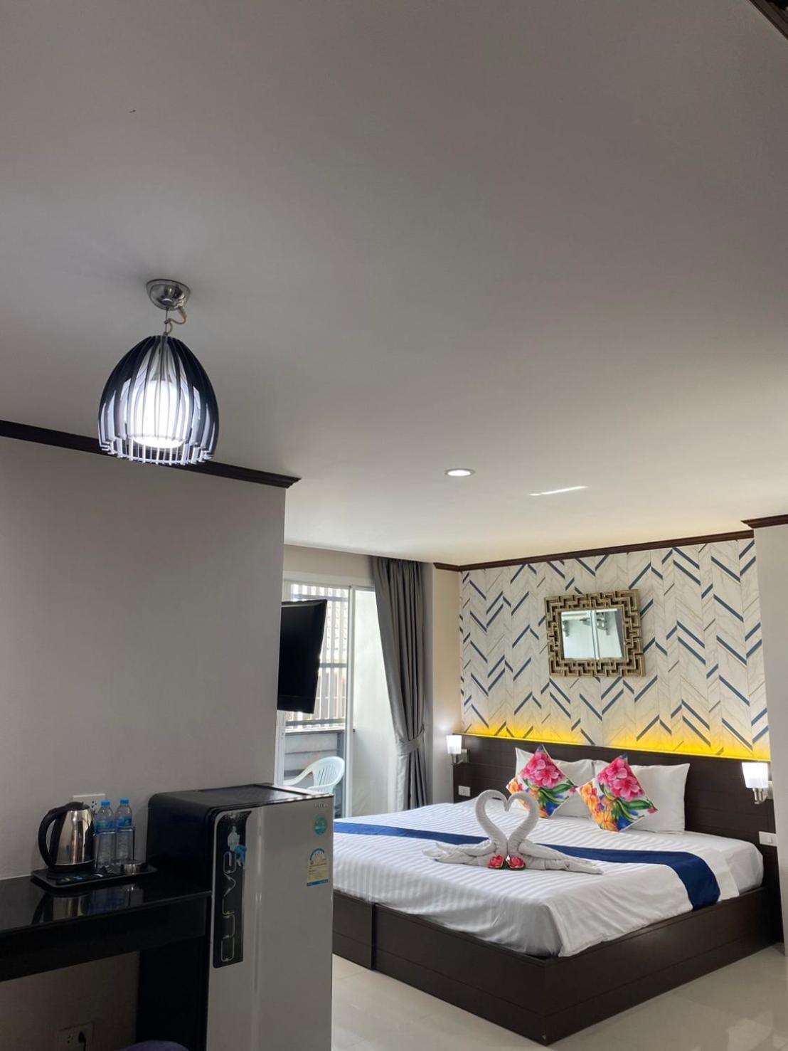 The Chic Patong Hotel Room photo