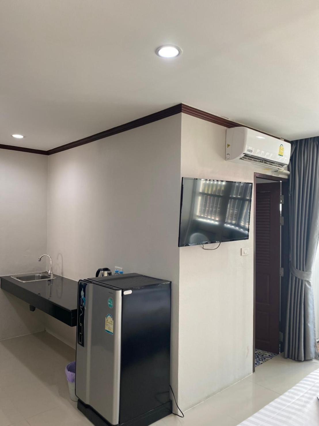 The Chic Patong Hotel Room photo