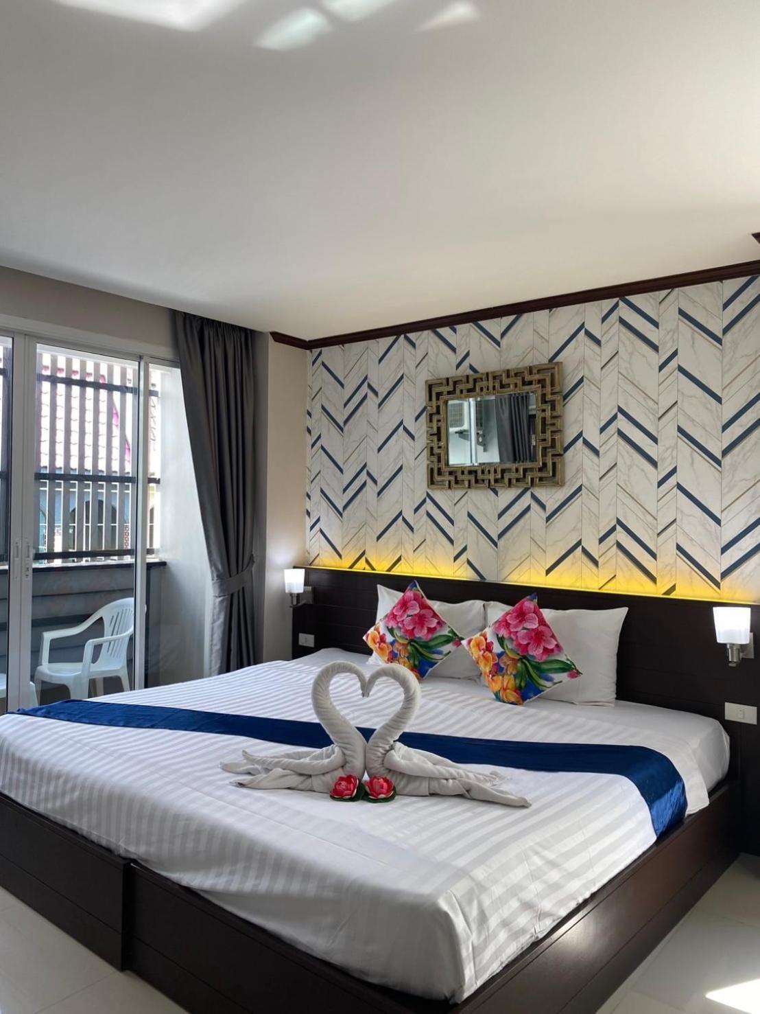 The Chic Patong Hotel Room photo