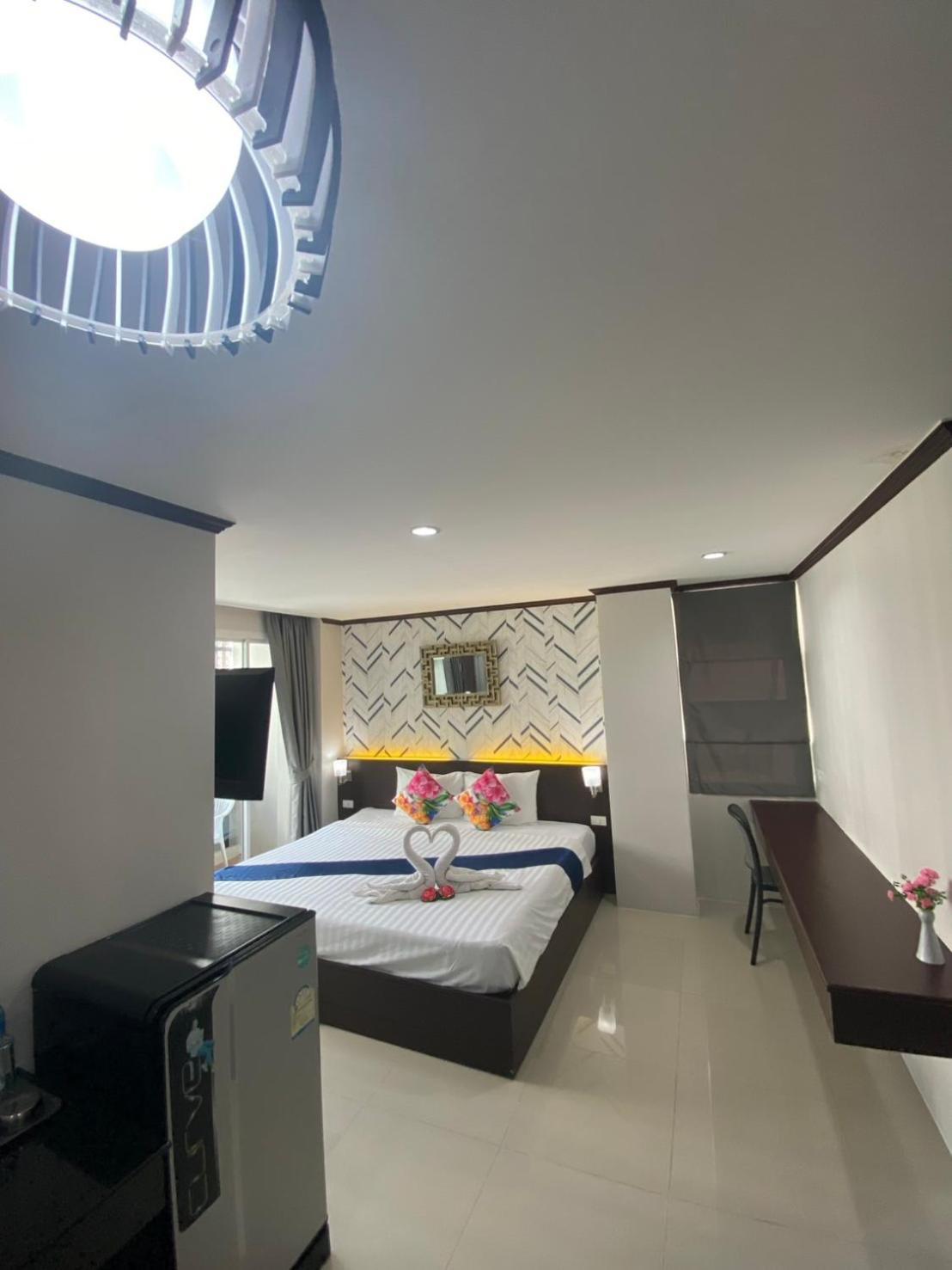 The Chic Patong Hotel Room photo