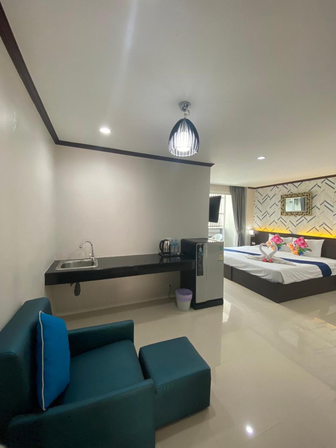 The Chic Patong Hotel Room photo